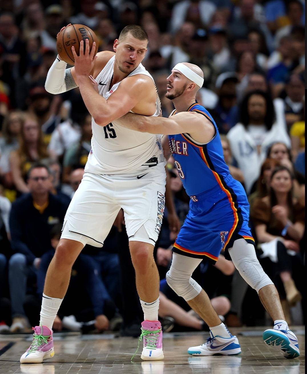 他不仅仅是 他不仅仅是